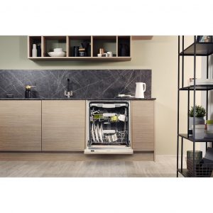 Hotpoint integrated dishwasher: full size, silver